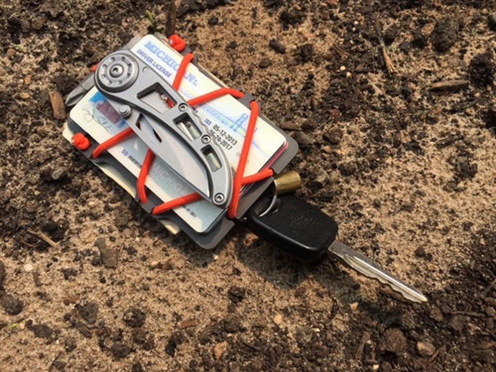 Cache Tool multi-tool wallet